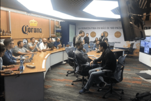 Lee más sobre el artículo Descubre cómo los espacios comerciales optimizan el «brand experience» con tecnología y decoración